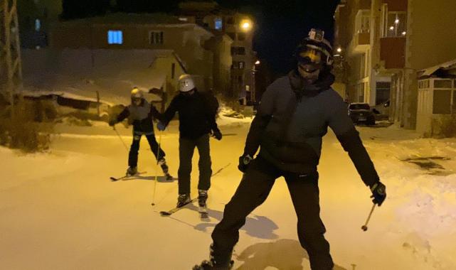 Ardahan sokaklarında kayak heyecanı