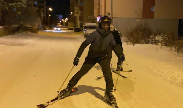 Ardahan sokaklarında kayak heyecanı