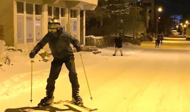 Ardahan sokaklarında kayak heyecanı