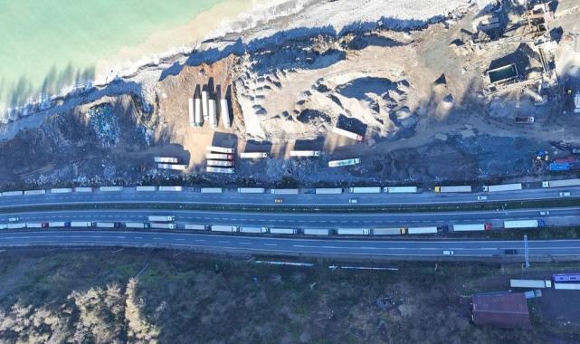 Artvin Hopa'daki tır kuyruğunun sonu gözükmüyor