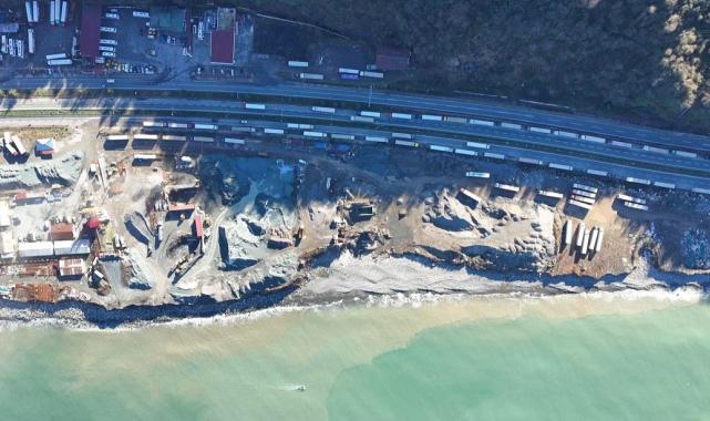 Artvin Hopa'daki tır kuyruğunun sonu gözükmüyor