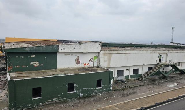 Bandırma Kara Ali Acar Spor Salonu'nun yıkımı sona eriyor