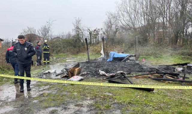 Bartın'da baraka alevlere teslim oldu