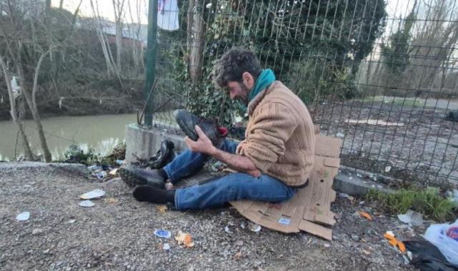 Batman'da alkollü şahıs  ayakkabısını telefon zannetti, annesini aradığını söyledi