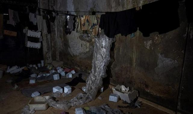 Beşar Esad'ın işkence merkezinde Türkçe izler: Canım memleketim İstanbul, GS, Cimbom