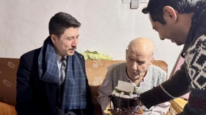 Bilecik&#039;te 95 yaşına giren adama sürpriz doğum günü: Hayatı boyunca tüm Cumhurbaşkanlarını gördü...