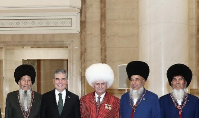 Binali Yıldırım’a Türkmenistan’da onur madalyası ve fahri aksakal ünvanı verildi
