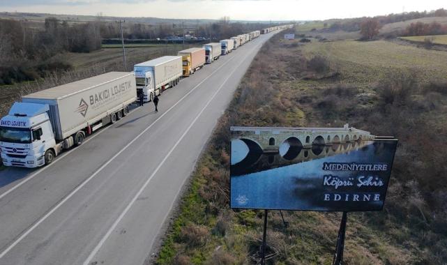 Bulgaristan yoğunluğa cevap veremiyor: Edirne Hamzabeyli'de 35 kilometrelik tır kuyruğu