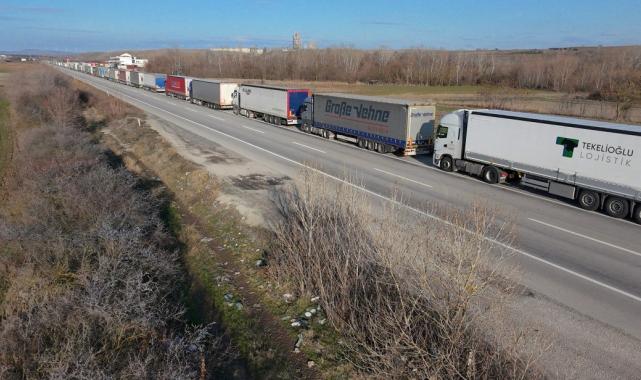 Bulgaristan yoğunluğa cevap veremiyor: Edirne Hamzabeyli'de 35 kilometrelik tır kuyruğu