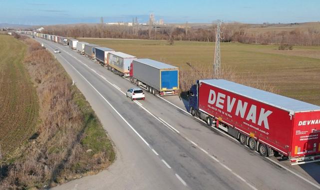 Bulgaristan yoğunluğa cevap veremiyor: Edirne Hamzabeyli'de 35 kilometrelik tır kuyruğu