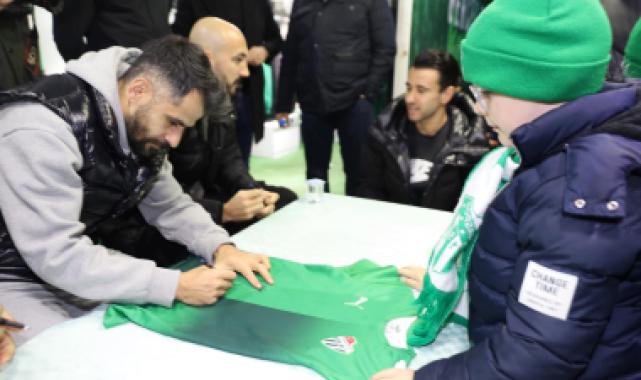 Bursaspor, ‘Yeni Yıl Meydanı’nda taraftarla buluştu