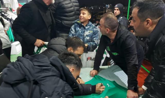 Bursaspor, ‘Yeni Yıl Meydanı’nda taraftarla buluştu
