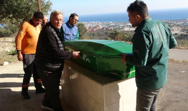 Çilli Bom'u bestekarı Kenan Küçüközcan hayatını kaybetti! Kimsesizler mezarlığına defnedildi