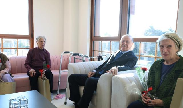 Cumhurbaşkanı Erdoğan'dan huzurevi ziyareti