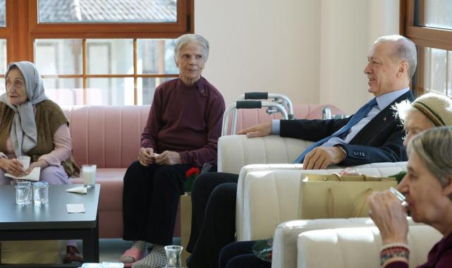 Cumhurbaşkanı Erdoğan'dan huzurevi ziyareti