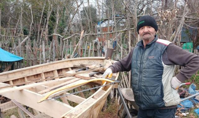 Düzce'de 35 yıldır kayık yapıyor