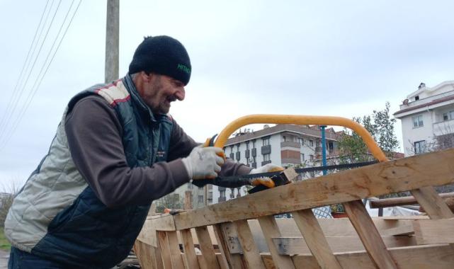 Düzce'de 35 yıldır kayık yapıyor