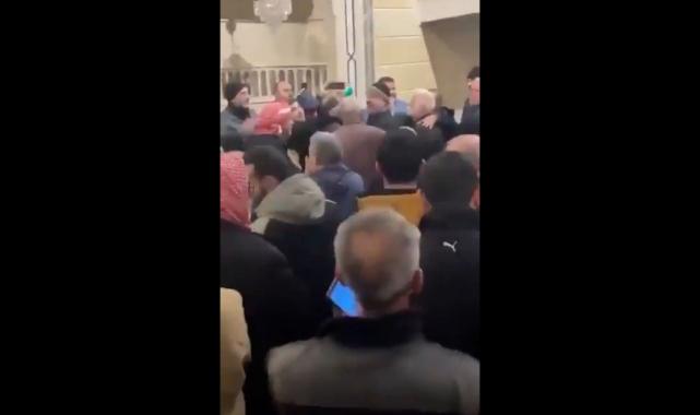 Emevi Camii’nde namaz kılındı..