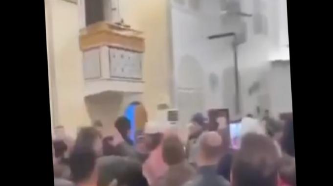 Emevi Camii’nde namaz kılındı..