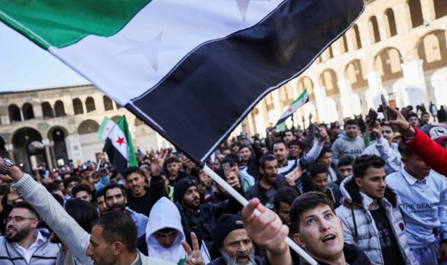 Emevi Camii'nde Türk bayrağı açıldı