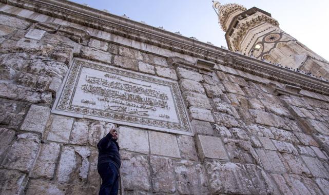 Emevi Camisi'nin duvarında da Esad'a artık yer yok