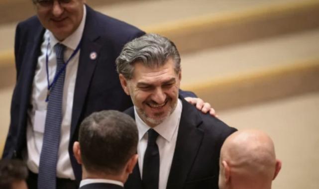 Gürcistan'da cumhurbaşkanlığı seçimlerini kaybeden Zurabişvili, görevi bırakmıyor