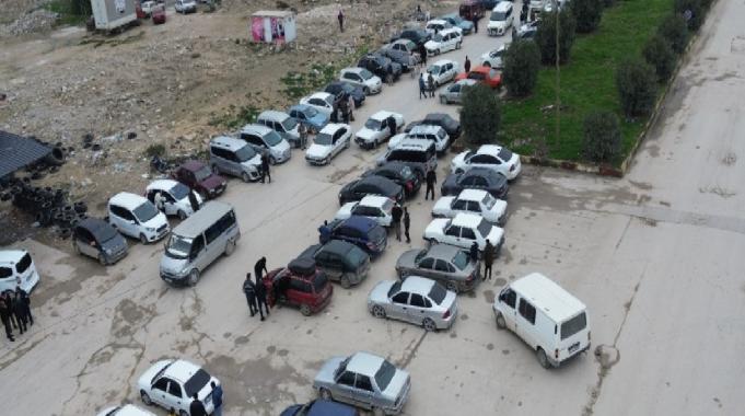 Hatay&#039;da Suriyeliler araçlarını piyasa altında satıyor