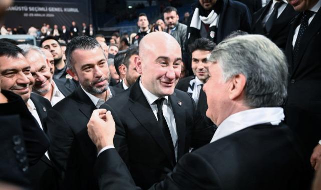 Hüseyin Yücel salondan ayrıldı: Adalı'yı tebrik etti