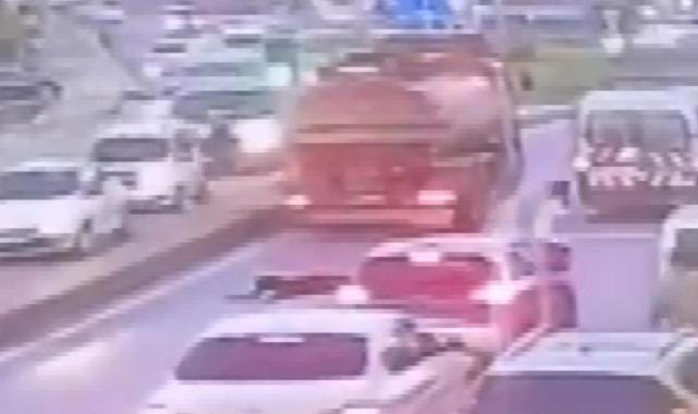 İstanbul Gaziosmanpaşa'da su tankerinin 15 yaşındaki kıza çarptığı anlar