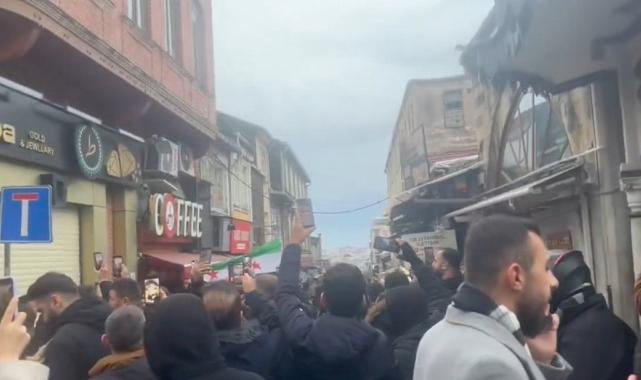 İstanbul'da Esad rejiminin düşmesinin ardından sevinç gösterileri