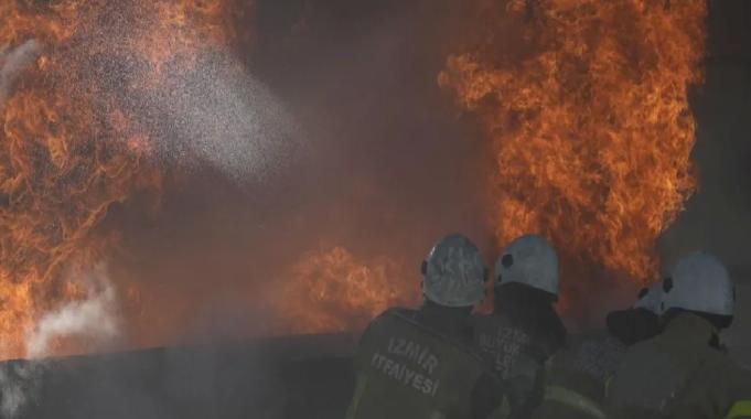İzmir&#039;de ağır bilanço! 16 bin yangında 40 can kaybı