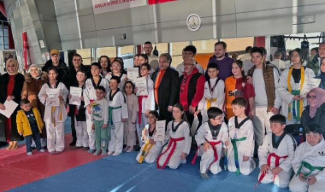 Kayseri Talas'ta tekvandocular kuşak taktı