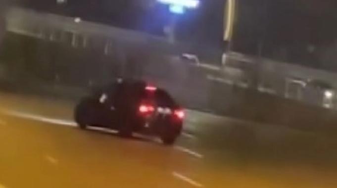 Kocaeli&#039;de drift atarken yakalanan iki sürücüye 64 bin TL para cezası