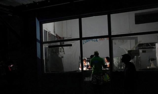 Küba'da milyonlarca insan yine elektriksiz kaldı: Türk gemileri enerji üretmeye başladı