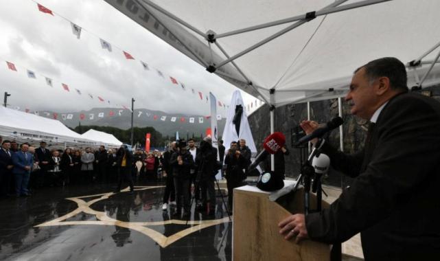 Manisa'da CHP'li Yunusemre Belediyesi'nden heykel açılışı