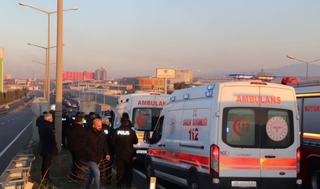 Manisa'da işçi servisi ile tır çarpıştı: 22 yaralı