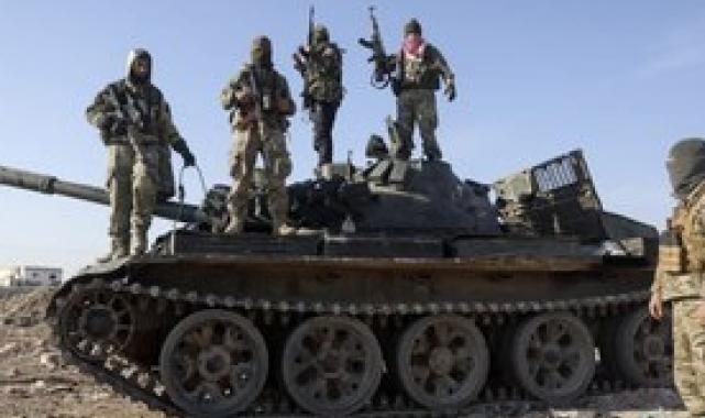 Muhalifler Humus'a girdi: Rejim güçleri çekilmeye devam ediyor