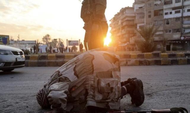 Muhalifler Humus'a girdi: Rejim güçleri çekilmeye devam ediyor