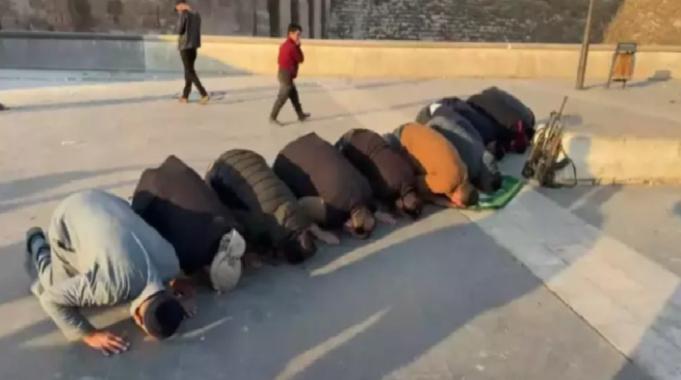 Muhaliflerden Halep Kalesi'nde şükür secdesi! HTŞ lideri el-Cevlani görüntülendi