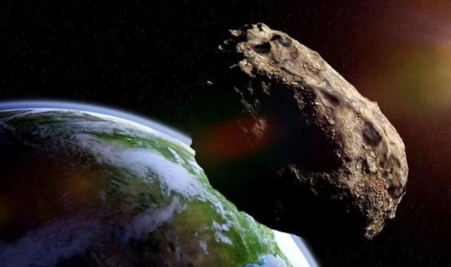NASA uyardı: Dev asteroit Dünya’ya yaklaşıyor
