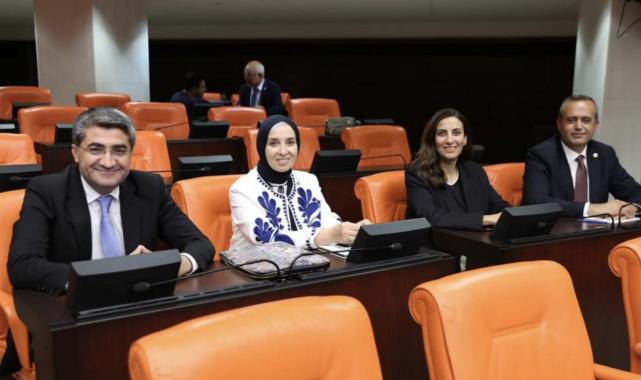 Saadet Partisi, DEVA Partili vekillerin katılımıyla TBMM'de yeniden grup kurdu