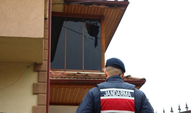 Sakarya'da annesinin horozlarını komşuya verdiğini duyunca dehşet saçan şahıs serbest bırakıldı