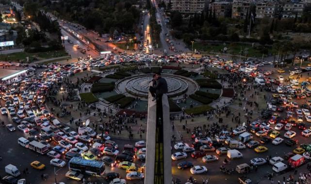 Şam'da Esed rejiminin devrilmesi coşkuyla kutlandı