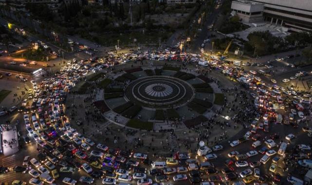 Şam'da Esed rejiminin devrilmesi coşkuyla kutlandı