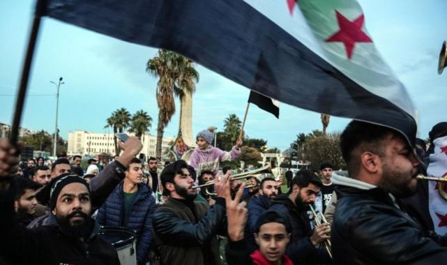 Şam'da Esed rejiminin devrilmesi coşkuyla kutlandı