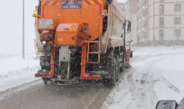 Sivas'ta 255 personel karla mücadelede görev alıyor
