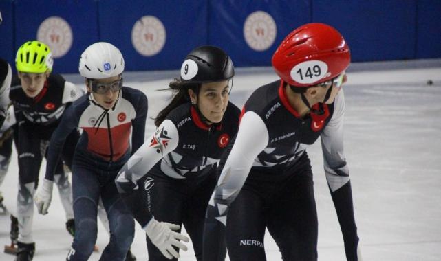 Sofya’daki buz pateni yarışmalarından 20 madalyayla döndüler