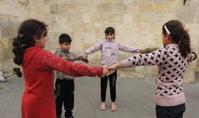 Suriyeli çocuklardan Esad'ın devrilmesi sonrası ülkelerine dönüş sevinci