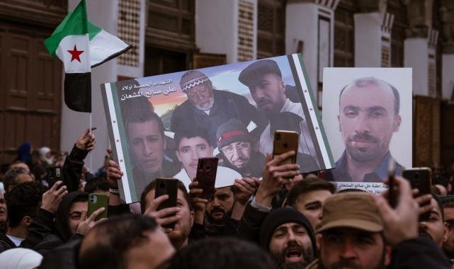 Suriyeliler cuma namazı için Emevi Camii'ne akın etti