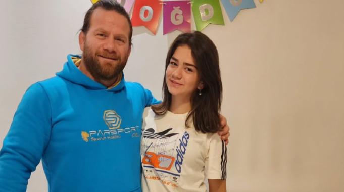 Survivor yarışmacısı Okay Köksal&#039;ın kızı 8. kattan düştü! Dua istedi...